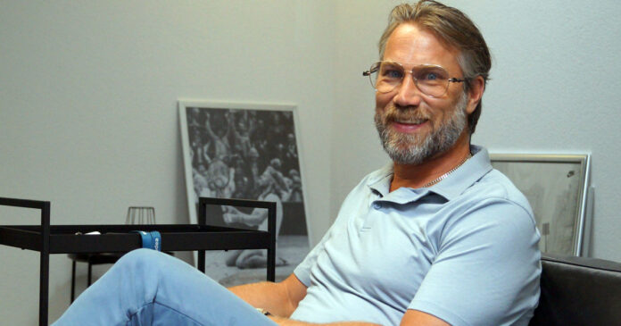 Peter Forsberg im Büro