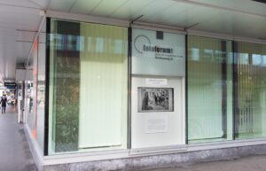 So sieht das Schaufenster an der Bahnhofstrasse 26 aus. Bild: Fotoforum Zug