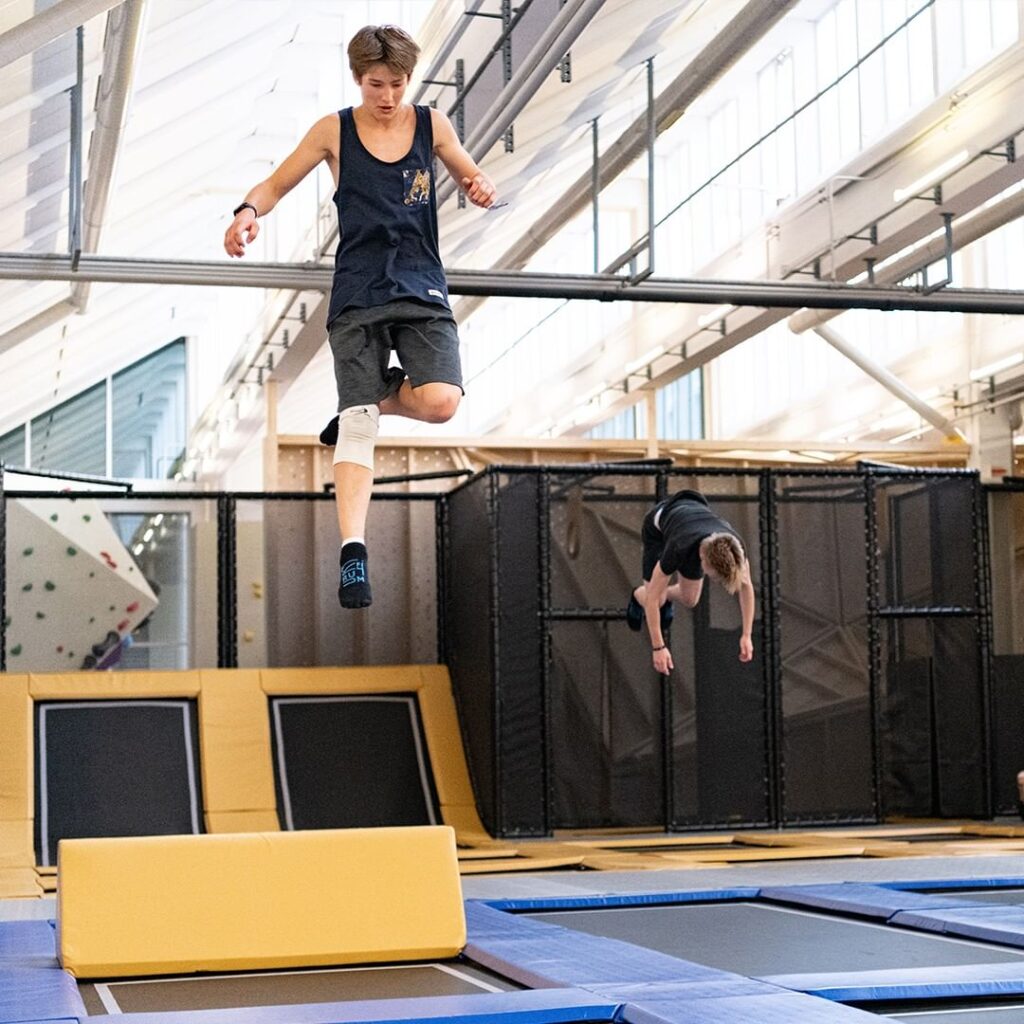 Mittlerweile ist auch die Trampolinhalle wieder geöffnet. Bild: Instagram Freiruum