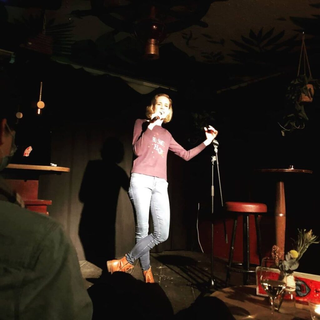 Zurück zu den Wurzeln: Michelle Kalt bei ihrem Auftritt vor gut einem Monat in der Kon-Tiki-Bar. Bild: Instagram Michelle Kalt 