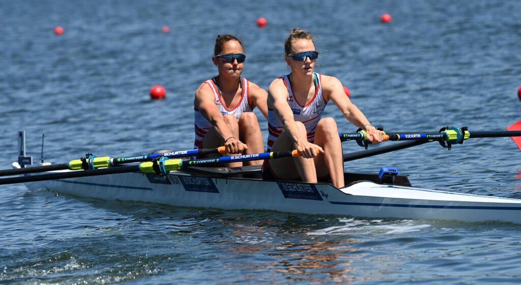 Frédérique Rol und Patricia Merz rudern auf dem Wasser