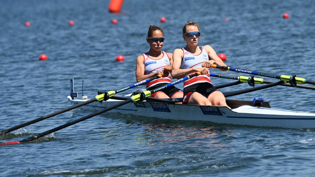 Frédérique Rol und Patricia Merz rudern auf dem Wasser