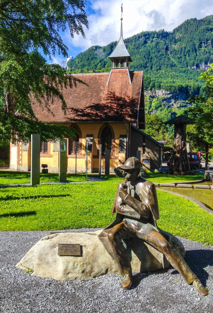 Die Statue von Sherlock Holmes in Meiringen