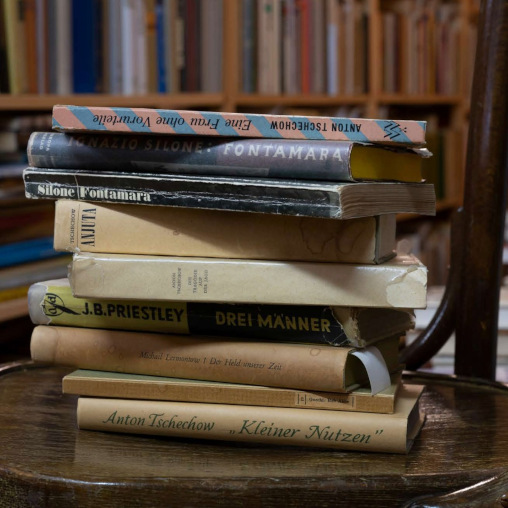 Alte Bücher gestapelt