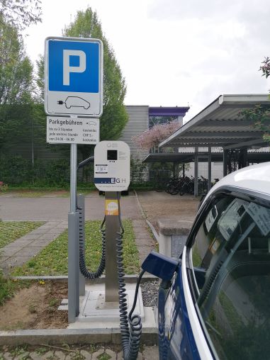 Eine neue E-Ladestation in Hünenberg.