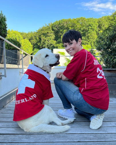 Jordi und ihr Hund Theo