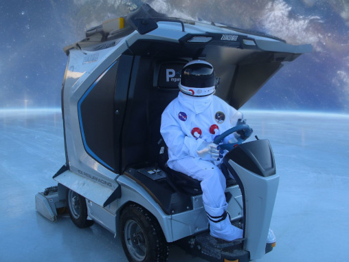 Eismaschine mit Astronaut