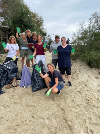 Gruppenbild KYMA-Team am Strand