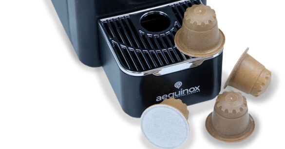 Eine Kaffeemaschine mit Kapseln von RöstBar Coffee