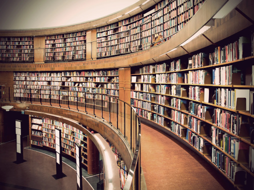 Bücherei mit runder Bücherwand