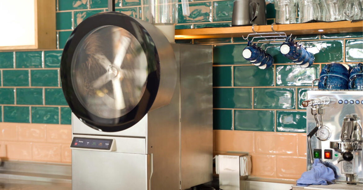 Mikafi One Röster im Café