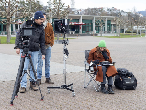 Simone Kern mit Filmteam am Set