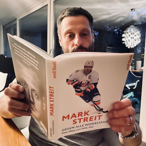 Mark Streit liest seine eigene Biografie