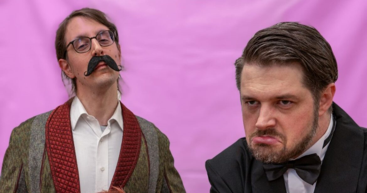 Zwei Figuren aus "Der Besuch der alten Dame"