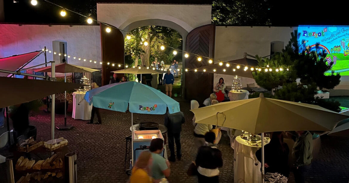 Blick auf das Open Air Kino Ettiswil im Wasserschloss Wyher