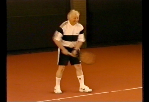 Videostandbild des Werks «The Tennis Game. Im Dialog mit Boris Groys.» von Ilya und Emilia Kabakov