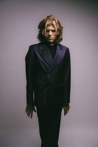 Professionelles Foto des Schweizer Musikers Crimer