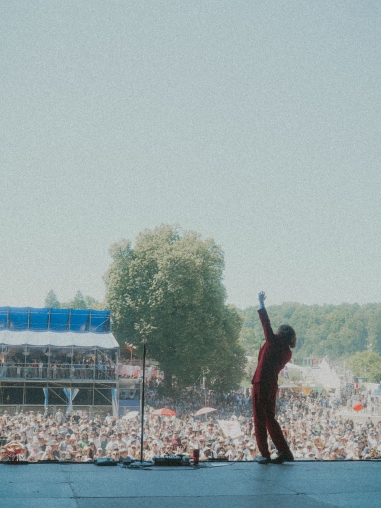 Crimer performt auf der Bühne beim Openair St. Gallen