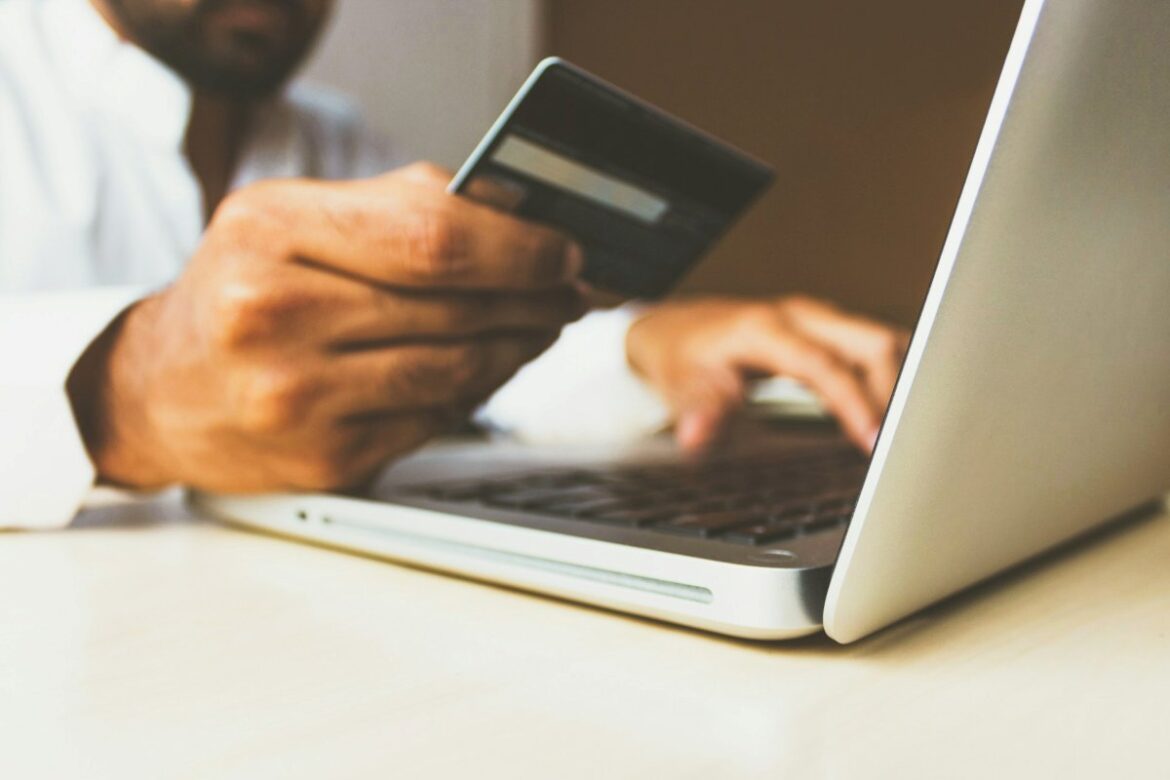 Bekannte Spendenplattformen digital